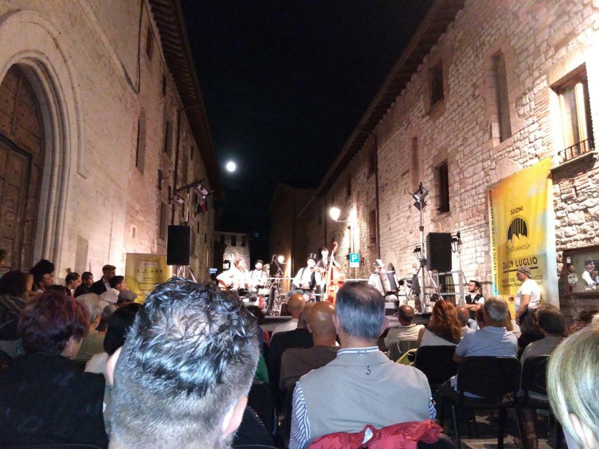 Il Risveglio Dei Sensi Villa Fossato di Vico Exterior foto